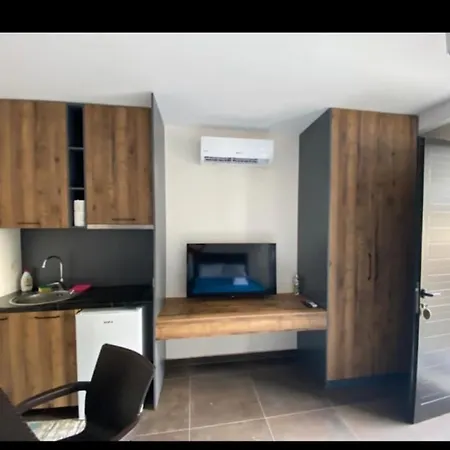 Side * Golem (Tirana)