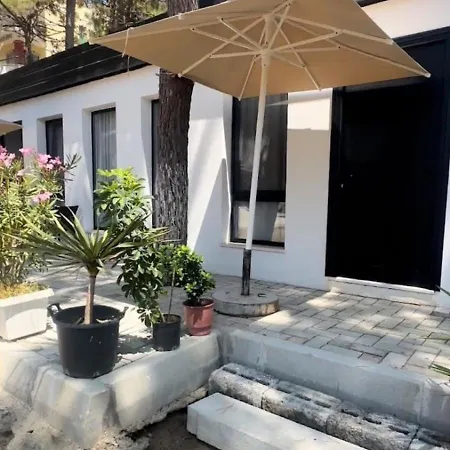 Apartment Side Golem (Tirana)
